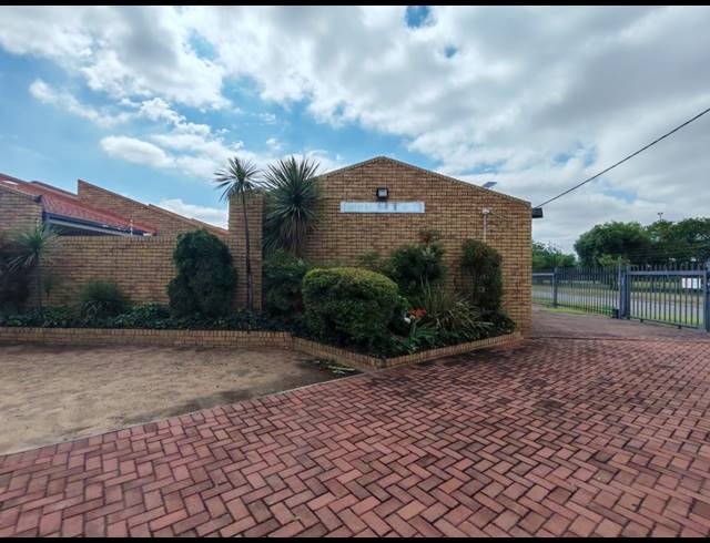 3 BEDROOM TOWNHOUSE FOR SALE IN THREE RIVERS